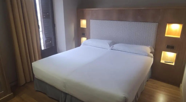 Двухместный номер Standard с балконом Hotel Soria Plaza Mayor