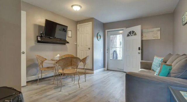 1 Mi to Beach: Convenient Cape Cod Getaway, Book Vacation Home Yarmouth Cape Cod