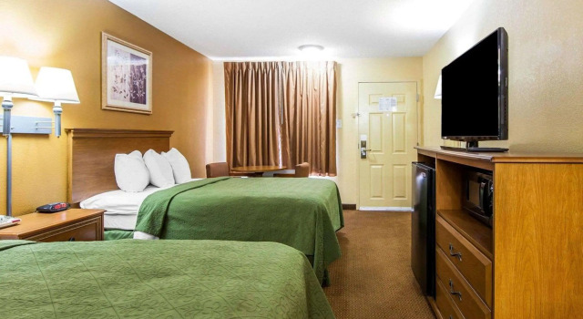 Четырёхместный номер Standard Quality Inn & Suites Cartersville North