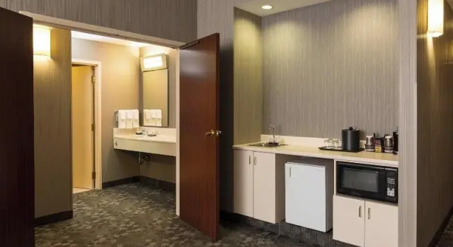 Двухместный люкс c 1 комнатой Courtyard Kansas City East/Blue Springs