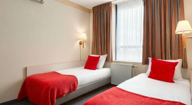 Четырёхместный номер Standard с видом на море NH Zandvoort Hotel
