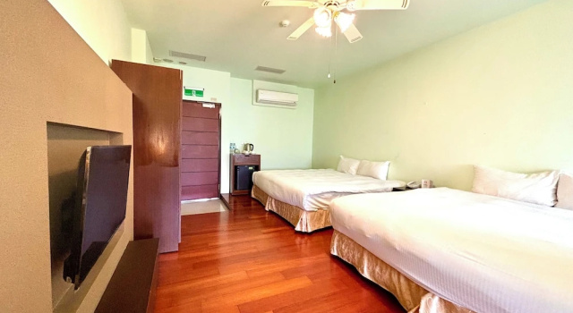 Четырёхместный номер Standard c 1 комнатой LIDO FORESTRY SPA RESORT