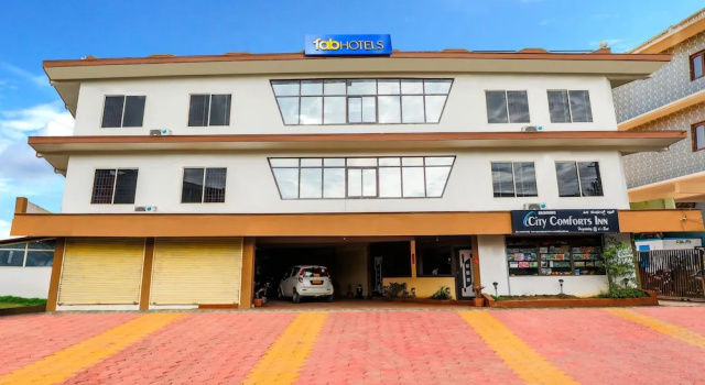 FabHotel City Comforts Inn, Забронировать Отель Отели Coorg с парковкой, Парковка