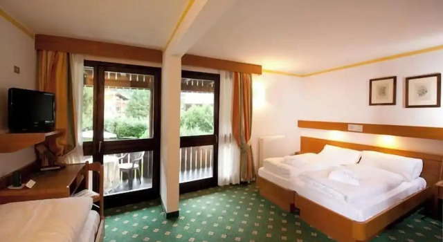 Четырёхместный семейный номер Standard с балконом Centro Pineta Family Hotel & Wellness