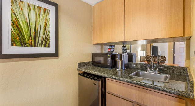 Двухместный люкс с балконом Best Western Plus Scottsdale Thunderbird Suites