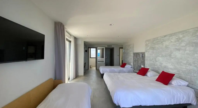 Четырёхместный номер Standard с видом на море Hôtel LIsula Marina
