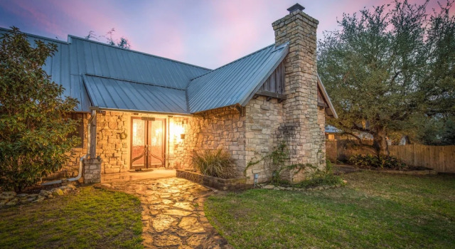 Rock 'n' Wood 4 Bedrooms 3.5 Bathrooms Home