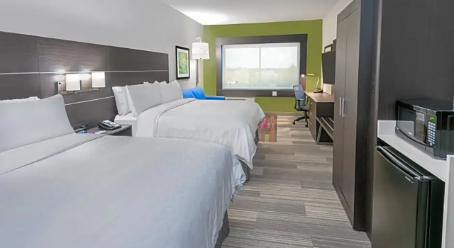 Четырёхместный люкс Holiday Inn Express & Suites Bryan - College Station by IHG