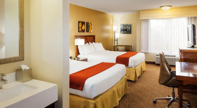 Четырёхместный номер Standard Holiday Inn Express Simi Valley by IHG