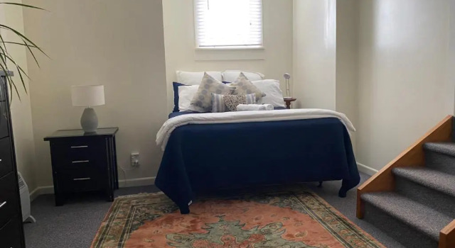 Private, Comfortable Studio., Rezerwuj Hotel Hotele w Auckland Region z parkingiem, Parking