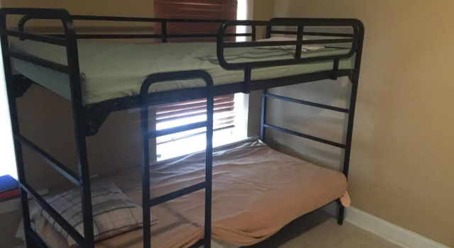 Кровать в общем номере DC International Hostel 2
