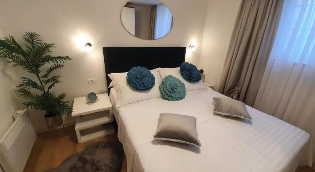 Apartment FINS with garden at Split suburbs, Prenota Appartamento Hotel a Croatian Islands con parcheggio, Parcheggio