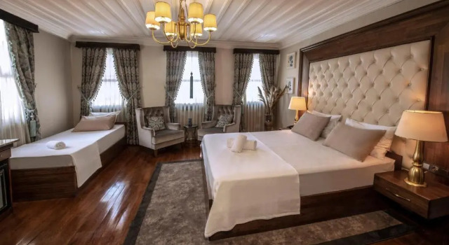 Трёхместный номер Deluxe Mezzo Hotel