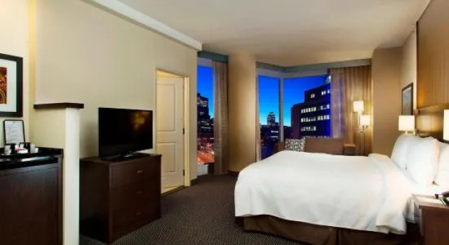 Люкс Courtyard par Marriott Montréal Centre-ville