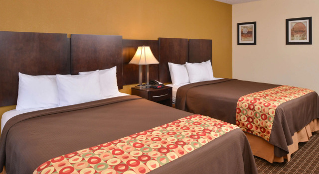 Четырёхместный номер Standard Americas Best Value Inn Tupelo Barnes Crossing
