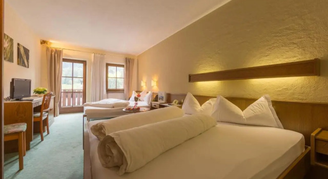 Четырёхместный номер Standard Hotel Weisses Lamm
