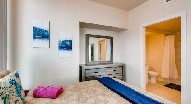 Walk to Everywhere Gaslamp 2 Br2 BA