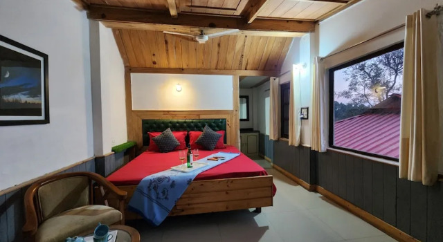 Номер Standard с балконом и с видом на горы Pine Valley Resort - PVR Kasauli