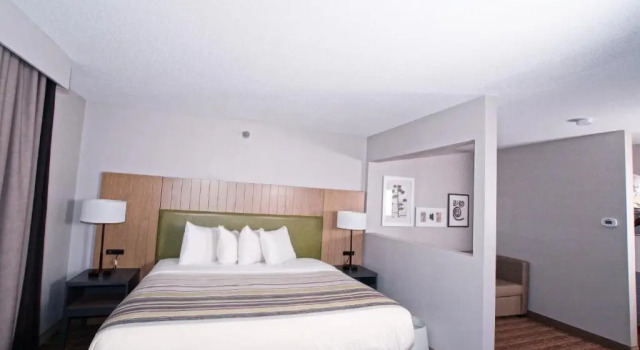 Люкс Country Inn & Suites by Radisson, Greenfield, IN