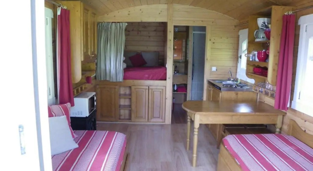 Les Roulottes des Korrigans, Rezerwuj Hotel  
