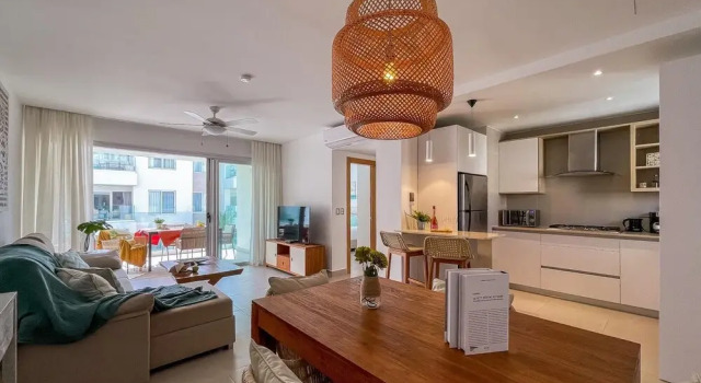 Luxury 2 bed Condo Just Steps From the Beach