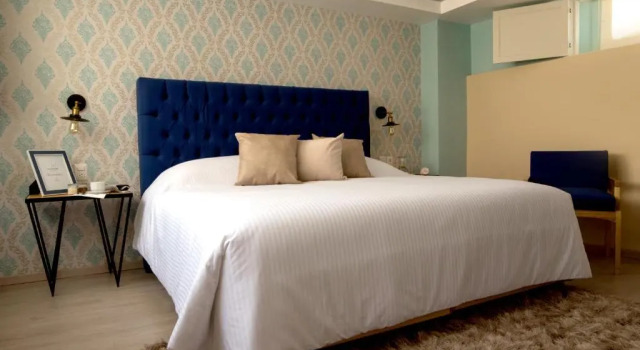 Полулюкс Hotel Santosi