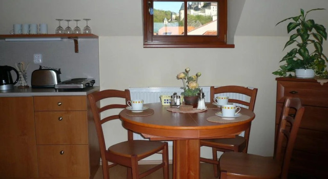 Pension a Restaurace Vyhlídka, Prenota Hotel Karlštejn Cesky Kras