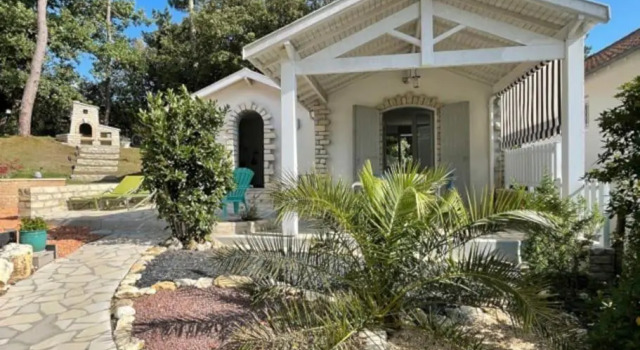 Коттедж Adorable petite maison à 400m de la mer