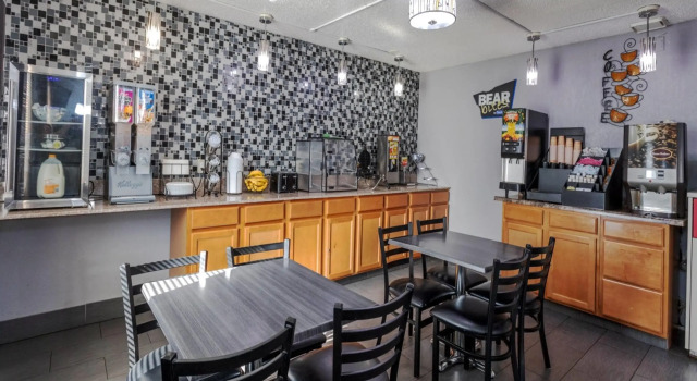 Travelodge by Wyndham Muskegon