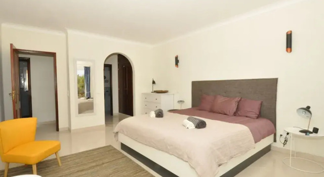 Коттедж с балконом Villa With Views Like the Pool, Sea, Meia Praia