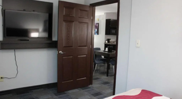 Двухместный люкс c 1 комнатой Best Western Medical Center North Inn & Suites Near Six Flags