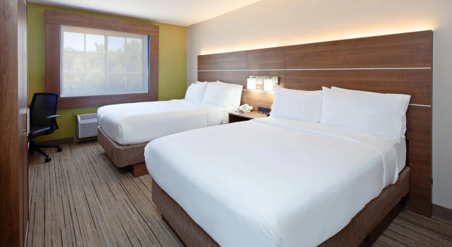 Четырёхместный номер Standard Holiday Inn Express Hotel & Suites San Diego-Escondido by IHG