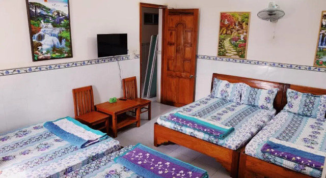 Кровать в общем номере Phu Quy Hotel