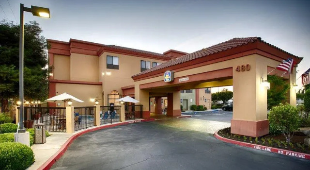 Кровать в общем номере Best Western PLUS Fresno Inn