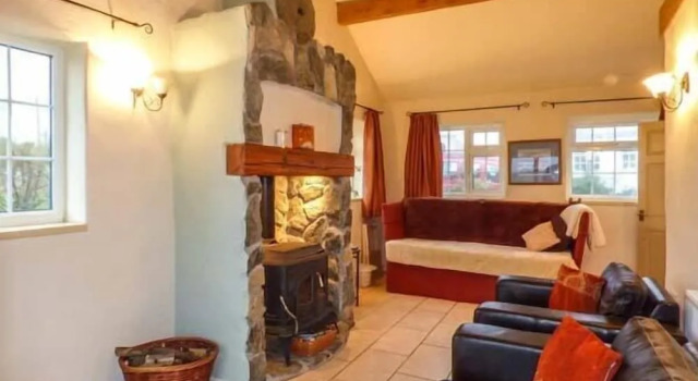 Ty Woods Cottage