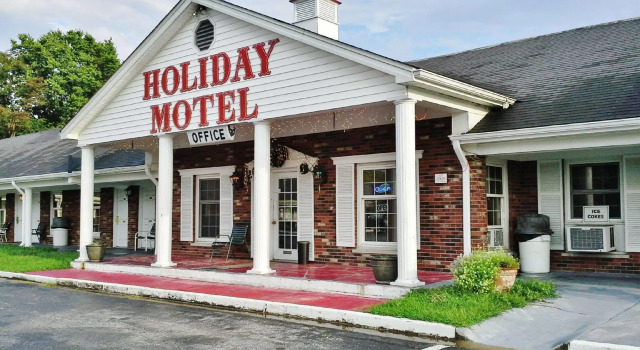 Holiday Motel, Book Motel Berea Kentucky