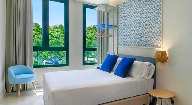 Номер Standard с видом на бассейн Opera House Valencia B&B