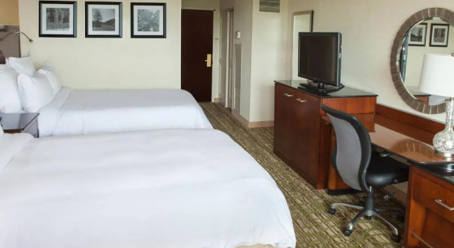 Четырёхместный номер Deluxe Hanover Marriott