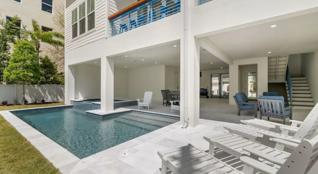 Коттедж The Akoya Pearl - 2 Beach Homes Steps From CWB