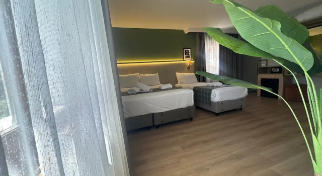 Трёхместный номер Standard с балконом и с видом на город OTTO X Hotel