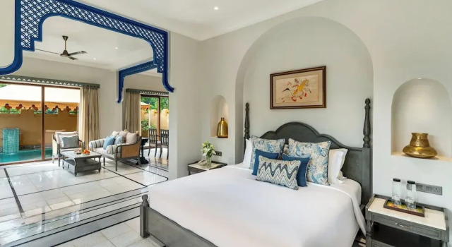 Presidentti Sviitti parvekkeella Dev Bagh Luxurious Private Suites