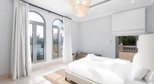 Maison Privee - Palm Jumeirah Beach Front XL Villa w/Prvt Pool