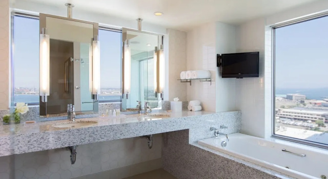 Двухместный люкс Vice Presidential  Renaissance Boston Seaport District