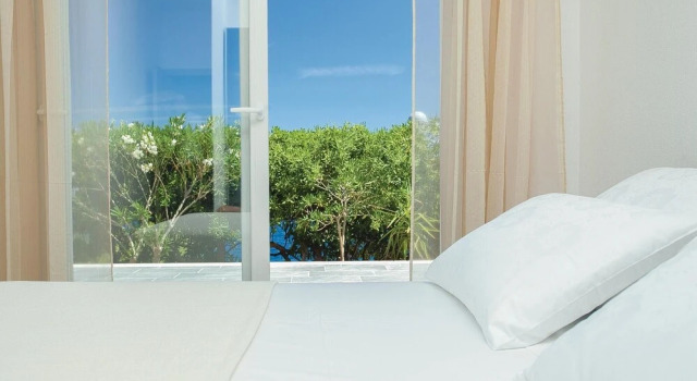 Awesome Home in Prigradica With Wifi and 4 Bedrooms, Prenota Hotel Prigradica 