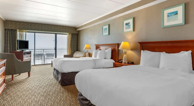 Четырёхместный номер Standard с балконом и с красивым видом из окна Quality Inn Boardwalk