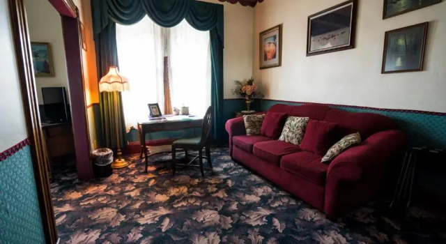 Номер Deluxe Red Garter Inn