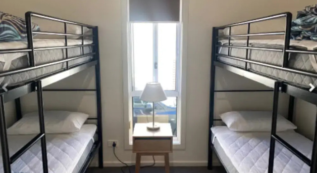 Номер Deluxe с 3 комнатами с балконом и с видом на бассейн Victor Harbor Holiday Park