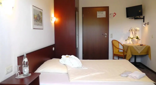 Hotel Kurhaus Uhlenberg, Rezervați Hotel Hoteluri în Eifel cu piscină, Piscină