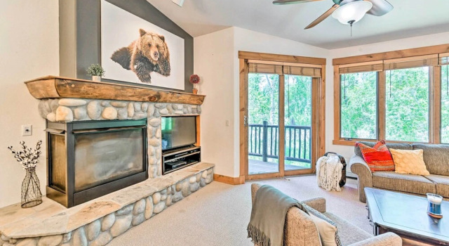 Gorgeous Steamboat Townhome: Shuttle to Ski Resort, Забронировать Курортный отель Стимбот-Спрингс Колорадо, рядом с Steamboat Powdercats
