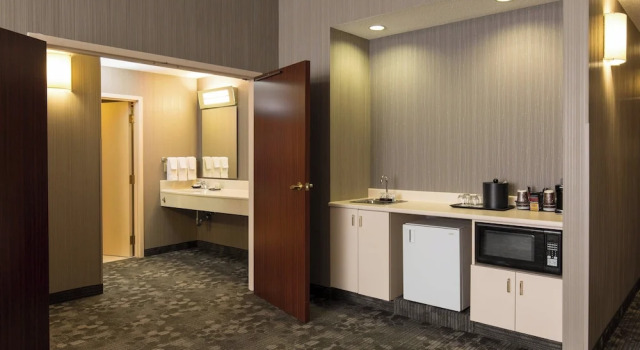 Люкс c 1 комнатой Courtyard Kansas City East/Blue Springs